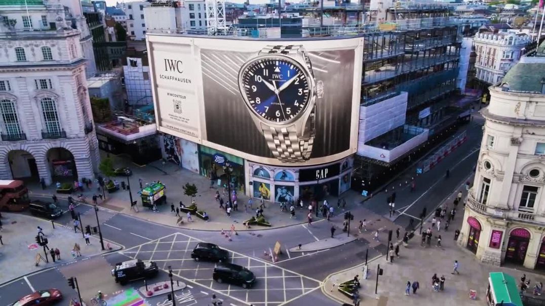 Màn quảng cáo ngoài trời 3D ấn tượng của hãng đồng hồ IWC tại Anh Quốc
