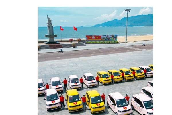 TƯNG BỪNG LỄ KHAI TRƯƠNG LET’S GO TAXI TẠI BÌNH ĐỊNH