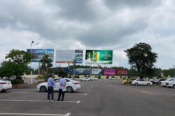 PANO LỐI RA VÀO SÂN BAY PHÙ CÁT – “CỬA NGÕ VÀNG” ĐỂ GHI DẤU THƯƠNG HIỆU