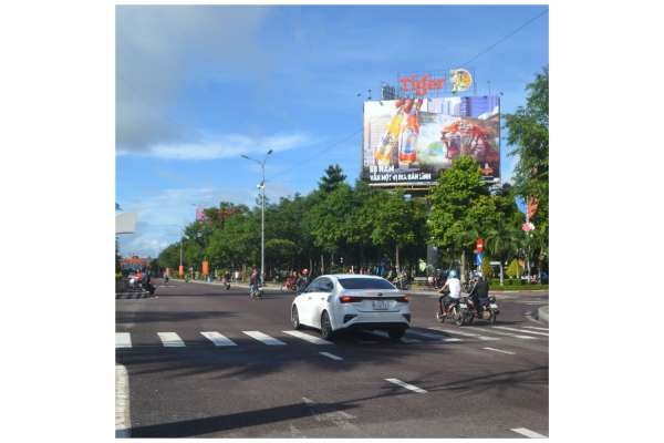 CHIẾM LĨNH GIAO LỘ SẦM UẤT – TỎA SÁNG CÙNG BILLBOARD 3 MẶT TẠI QUY NHƠN