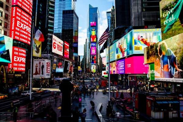 NÂNG TẦM THƯƠNG HIỆU – ĐỘT PHÁ VỚI NỀN TẢNG EX-DOOH TẠI AIG